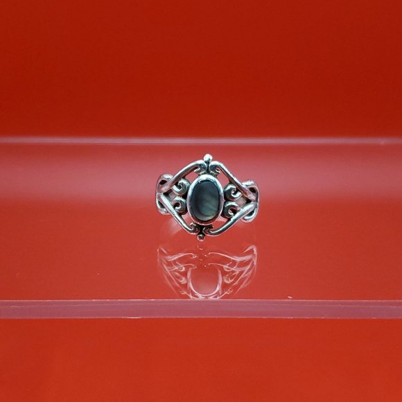 Size 5.75 925 Sterling Silver Fancy Dark Shell Ring - Picture 1 of 7